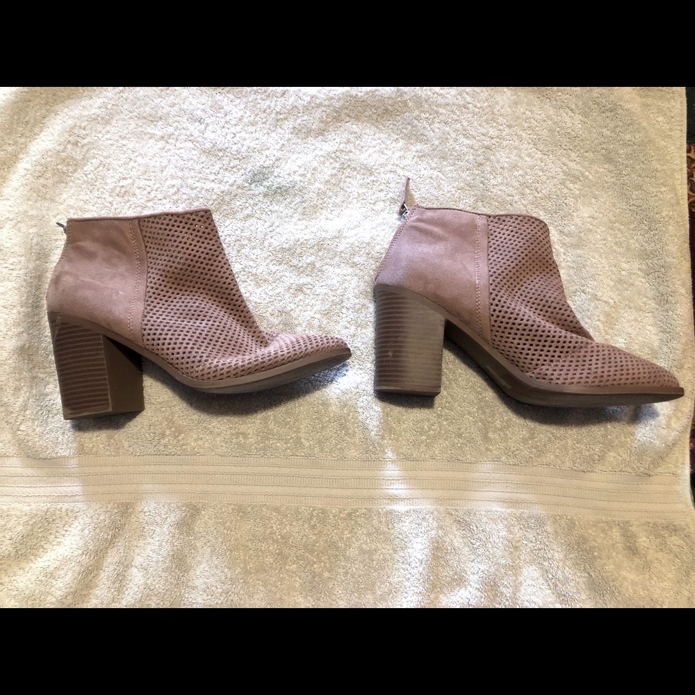 Cityclassifieds sz 10 Dusty rose colored booties